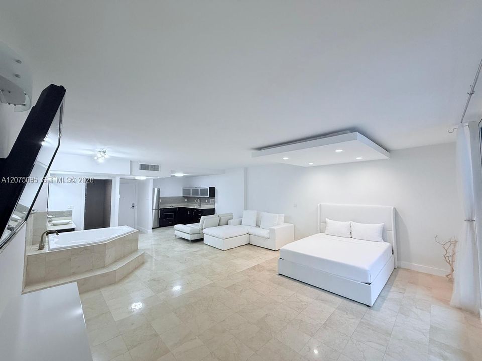 For Rent: $4,000 (0 beds, 1 baths, 600 Square Feet)