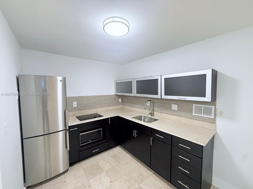 For Rent: $4,000 (0 beds, 1 baths, 600 Square Feet)