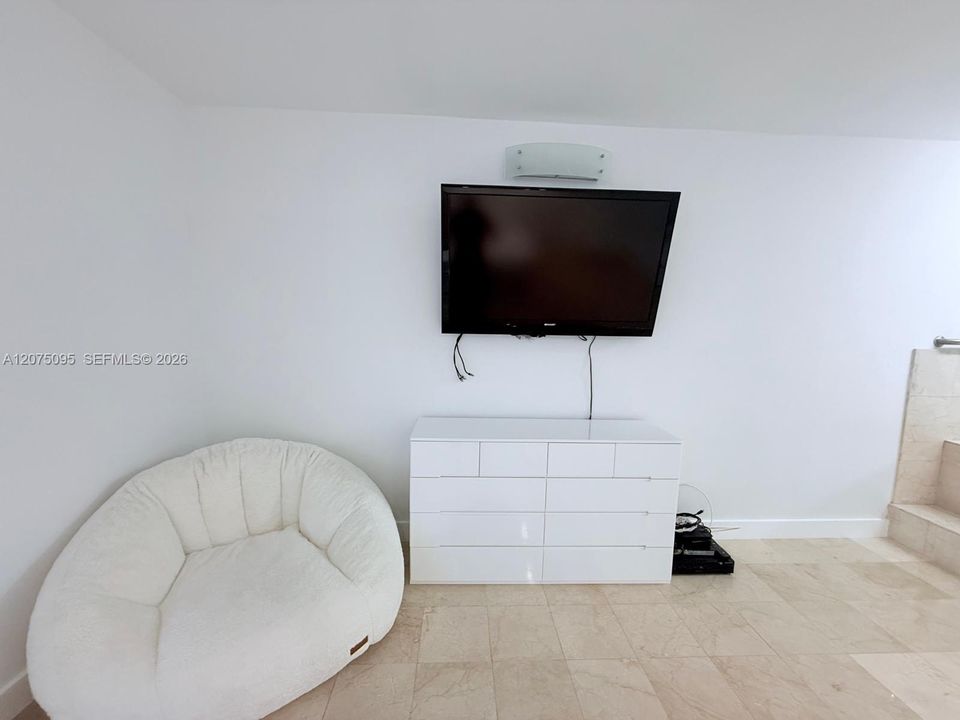 For Rent: $4,000 (0 beds, 1 baths, 600 Square Feet)