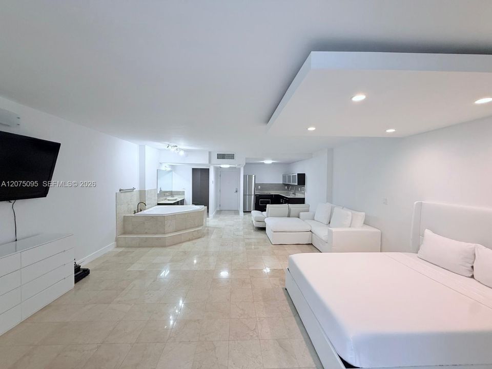 For Rent: $4,000 (0 beds, 1 baths, 600 Square Feet)