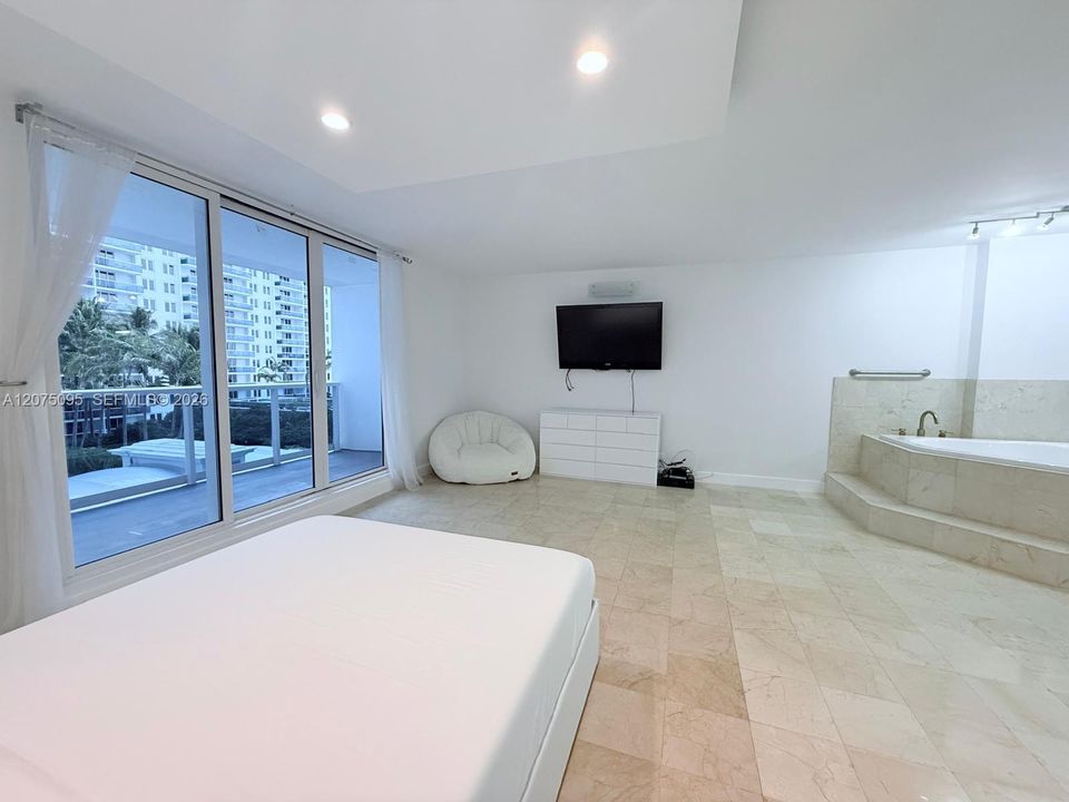 For Rent: $4,000 (0 beds, 1 baths, 600 Square Feet)