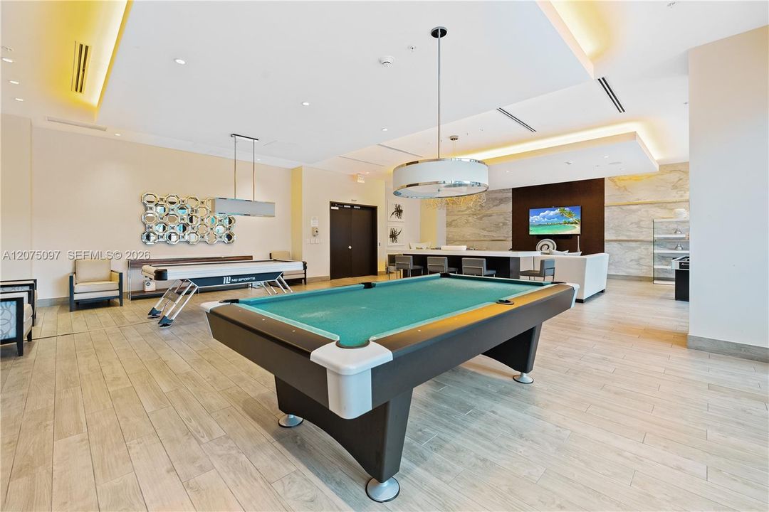 For Rent: $4,700 (2 beds, 2 baths, 1224 Square Feet)
