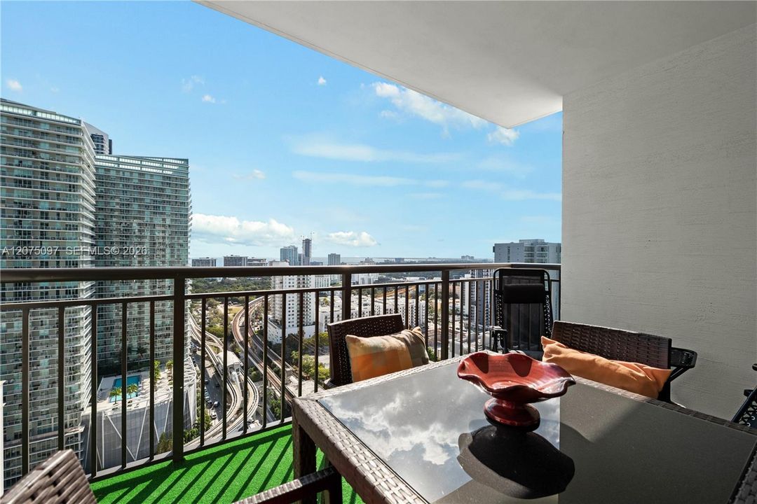 For Rent: $4,700 (2 beds, 2 baths, 1224 Square Feet)