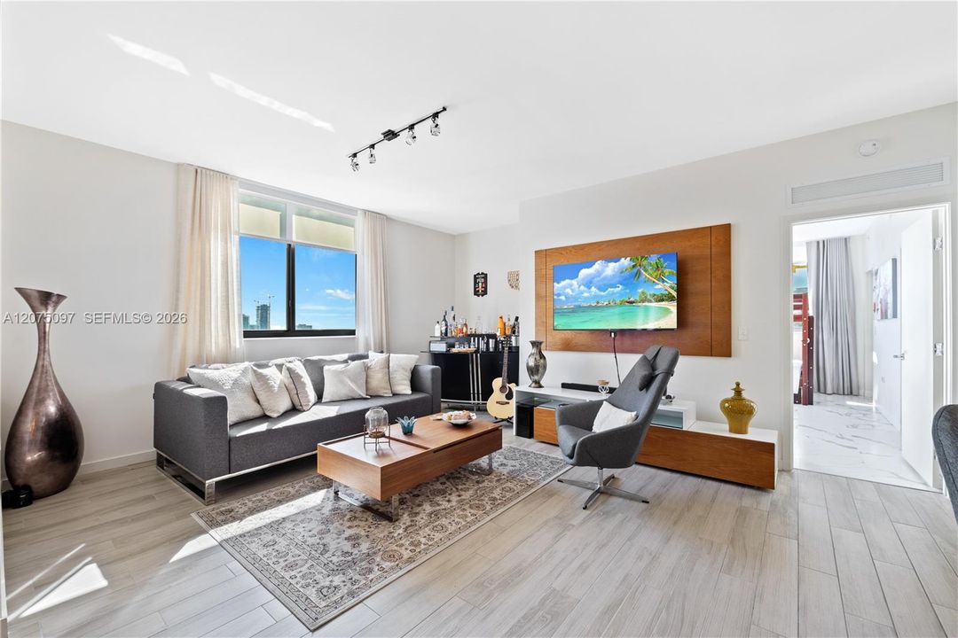 For Rent: $4,700 (2 beds, 2 baths, 1224 Square Feet)