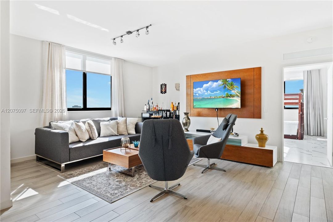 For Rent: $4,700 (2 beds, 2 baths, 1224 Square Feet)