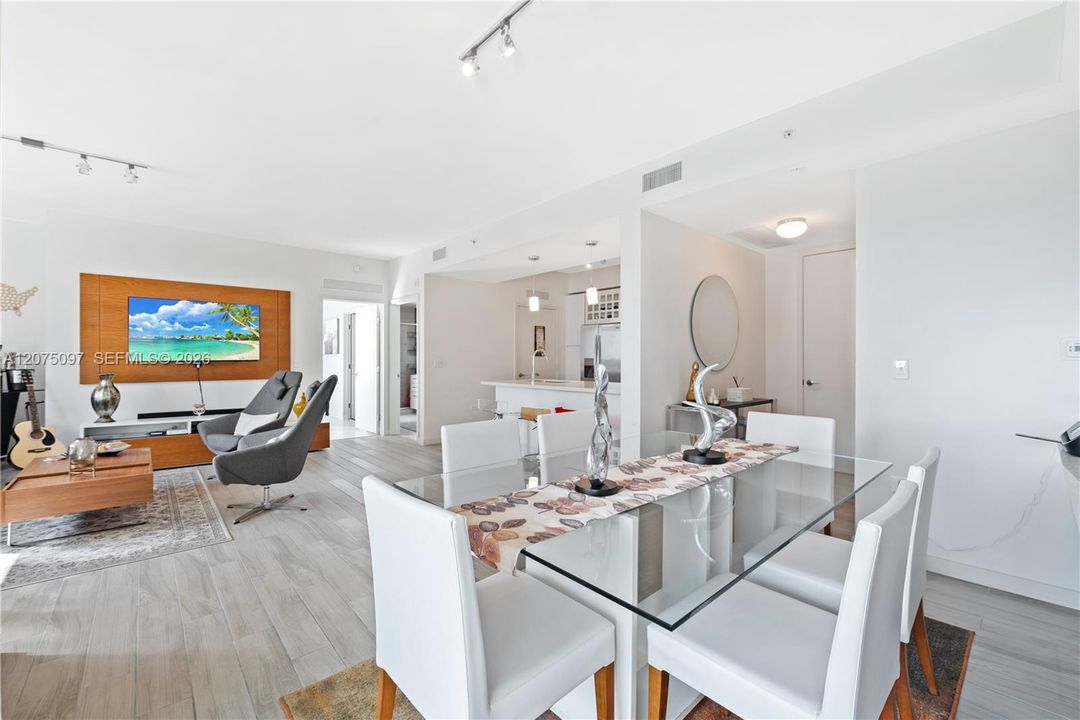 For Rent: $4,700 (2 beds, 2 baths, 1224 Square Feet)