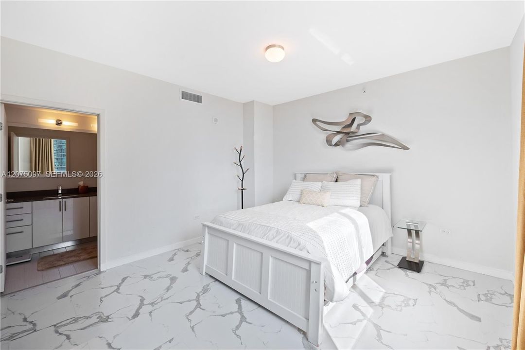 For Rent: $4,700 (2 beds, 2 baths, 1224 Square Feet)