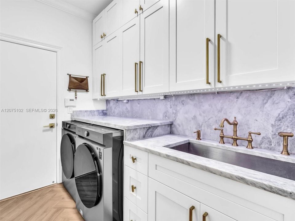 For Sale: $1,170,000 (5 beds, 3 baths, 2844 Square Feet)