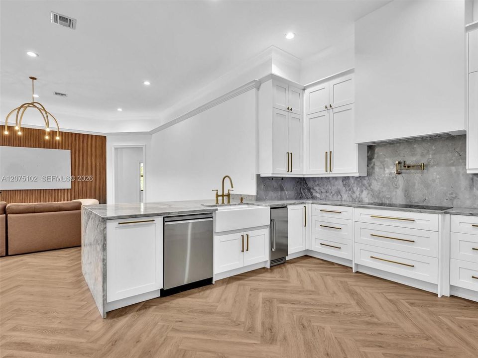 For Sale: $1,170,000 (5 beds, 3 baths, 2844 Square Feet)