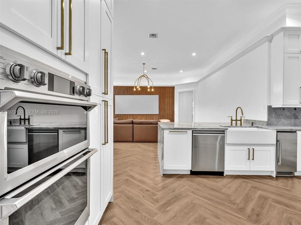 For Sale: $1,170,000 (5 beds, 3 baths, 2844 Square Feet)