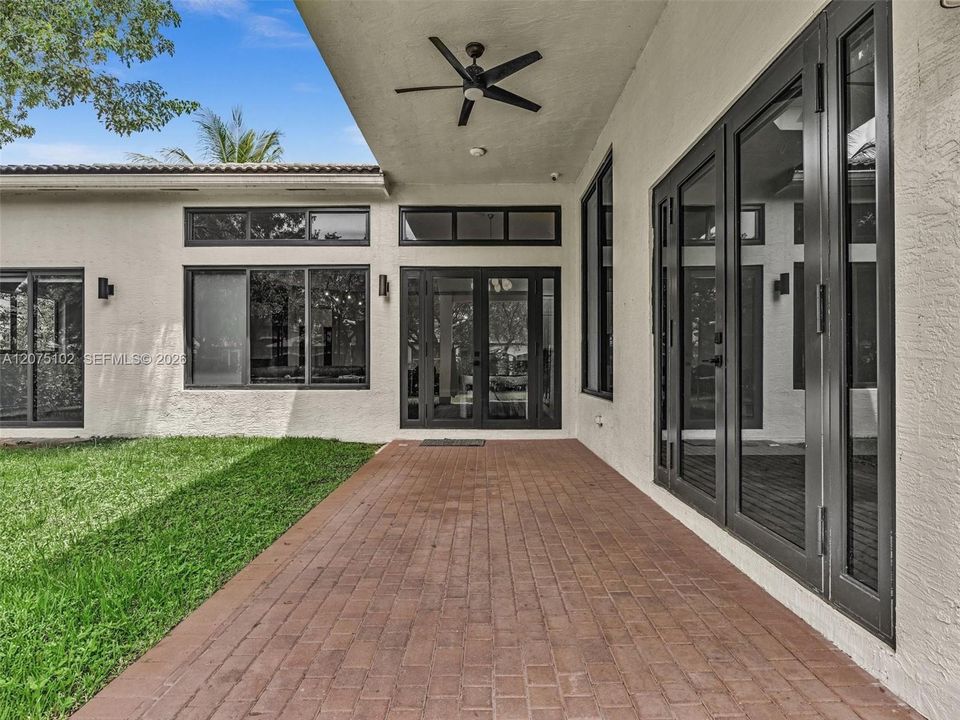 For Sale: $1,170,000 (5 beds, 3 baths, 2844 Square Feet)