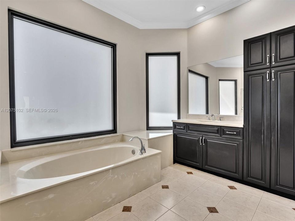 For Sale: $1,170,000 (5 beds, 3 baths, 2844 Square Feet)