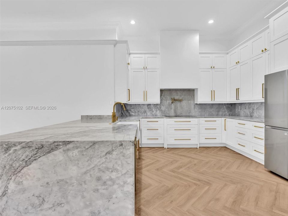 For Sale: $1,170,000 (5 beds, 3 baths, 2844 Square Feet)