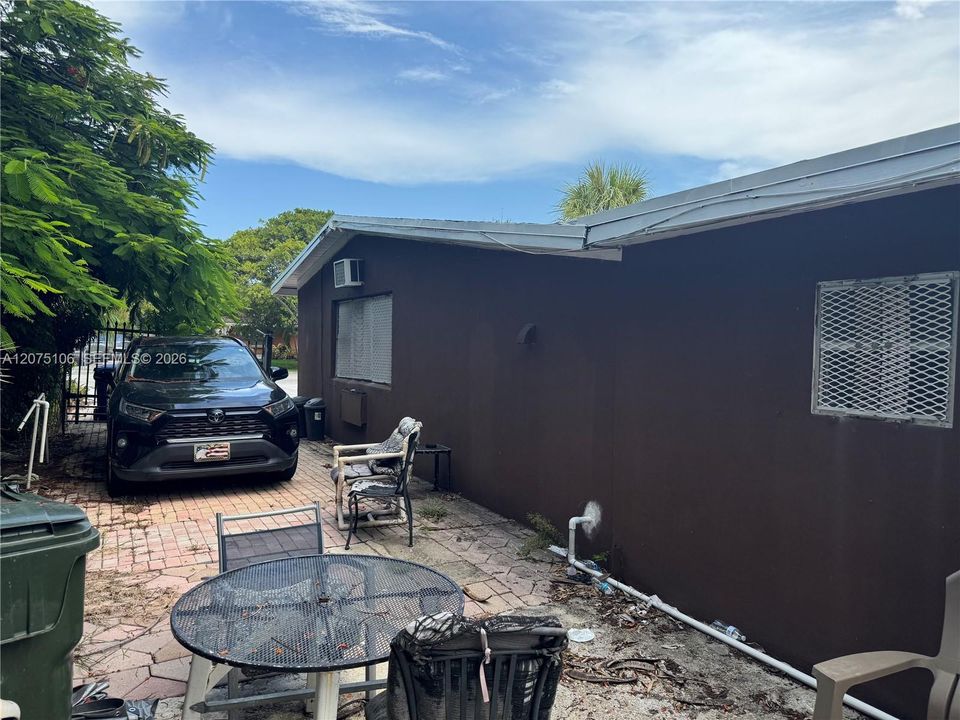 For Sale: $299,000 (3 beds, 1 baths, 1269 Square Feet)