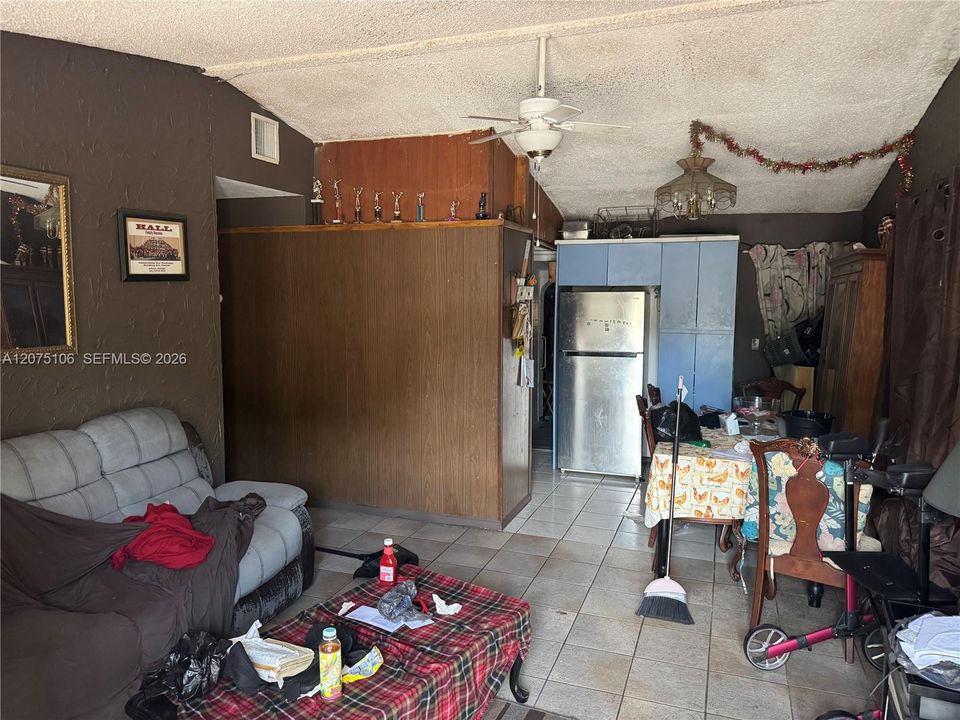 For Sale: $299,000 (3 beds, 1 baths, 1269 Square Feet)