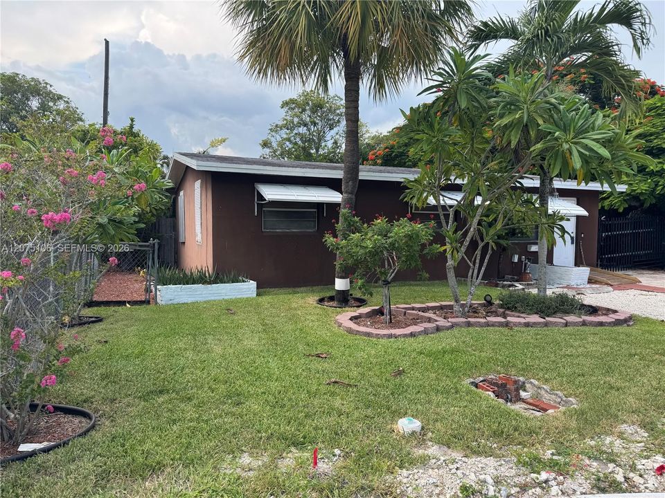 For Sale: $299,000 (3 beds, 1 baths, 1269 Square Feet)