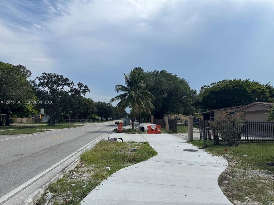 For Sale: $299,000 (3 beds, 1 baths, 1269 Square Feet)