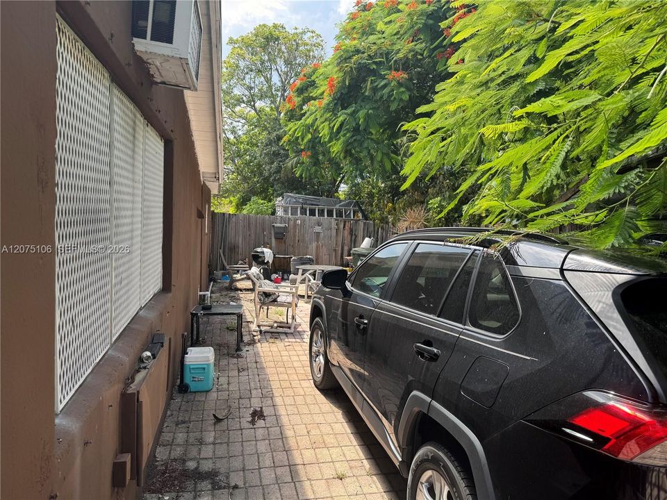 For Sale: $299,000 (3 beds, 1 baths, 1269 Square Feet)