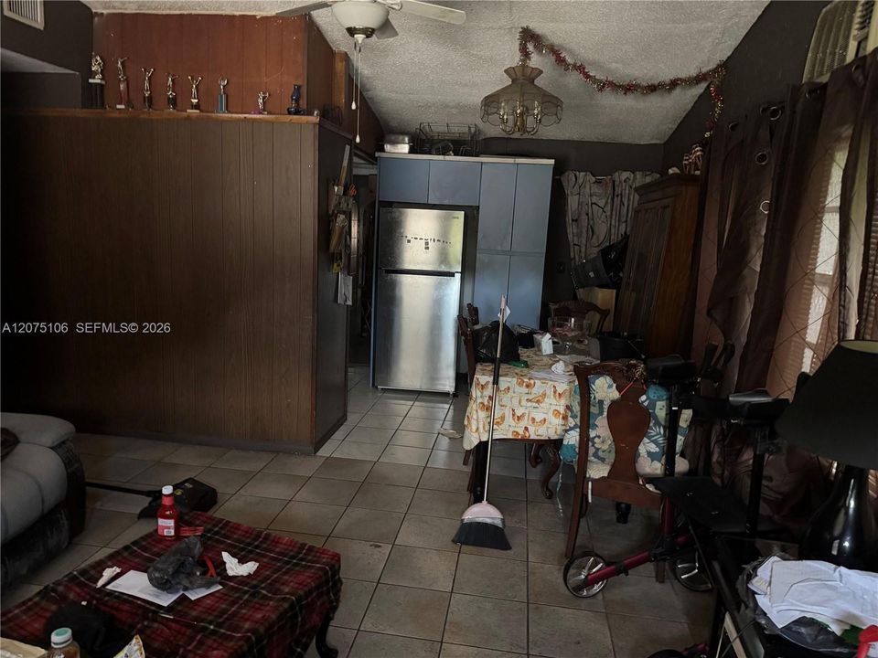 For Sale: $299,000 (3 beds, 1 baths, 1269 Square Feet)