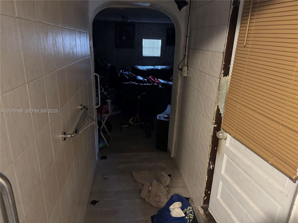 For Sale: $299,000 (3 beds, 1 baths, 1269 Square Feet)