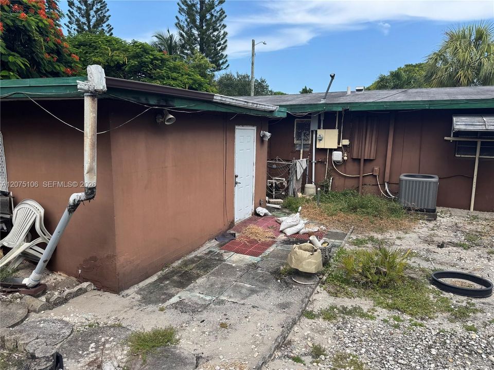 For Sale: $299,000 (3 beds, 1 baths, 1269 Square Feet)