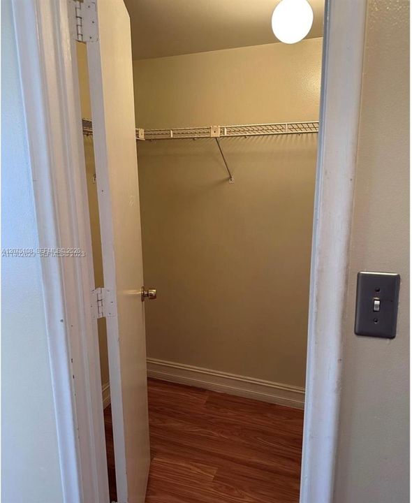 For Rent: $1,800 (1 beds, 1 baths, 1100 Square Feet)