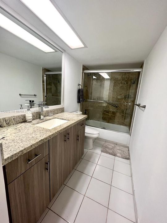 For Rent: $3,200 (2 beds, 1 baths, 980 Square Feet)