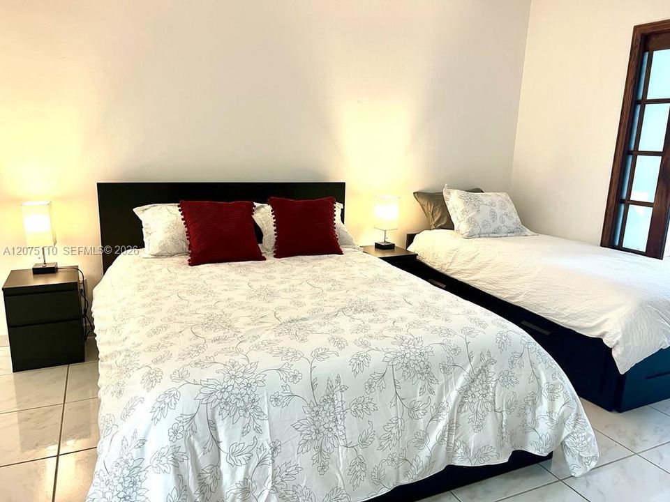 For Rent: $3,200 (2 beds, 1 baths, 980 Square Feet)
