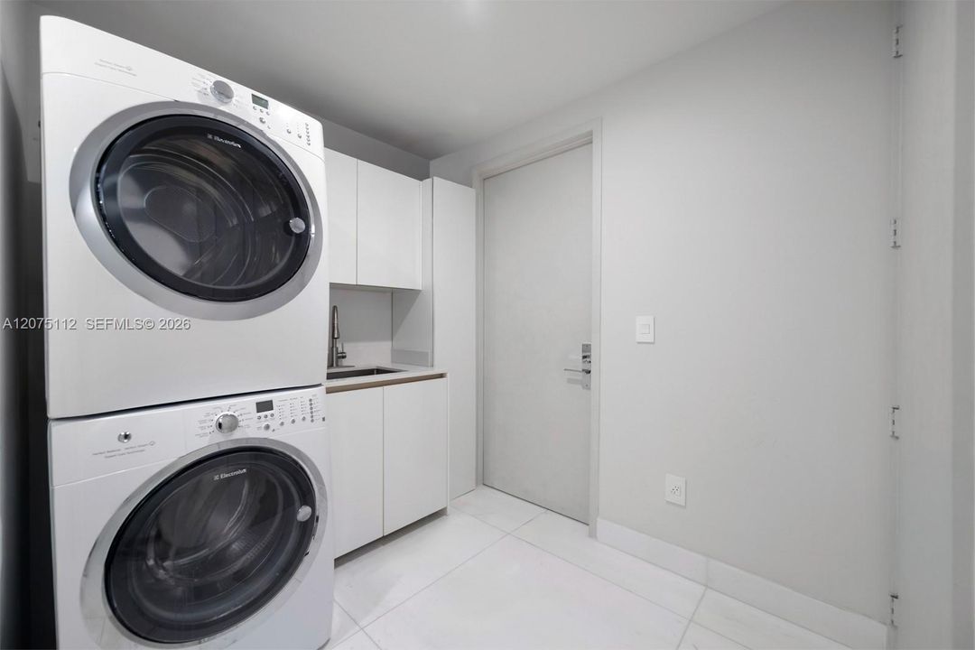 На продажу: $12,590,000 (3 спален, 4 ванн, 4185 Квадратных фут)