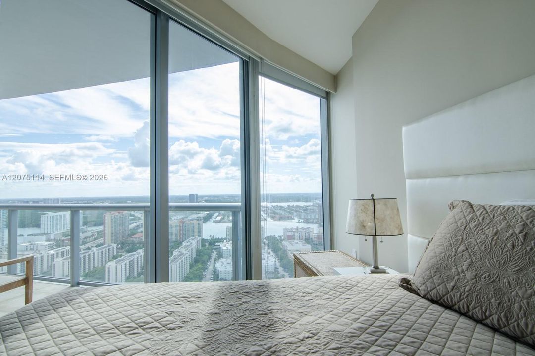 For Rent: $12,000 (3 beds, 3 baths, 1927 Square Feet)