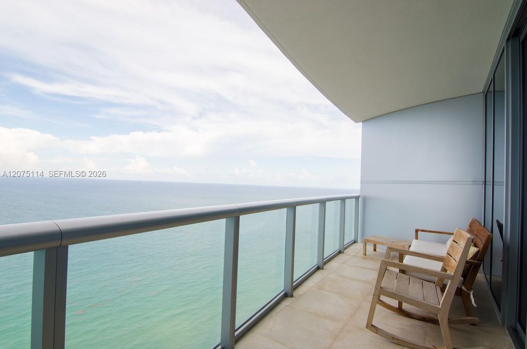 For Rent: $12,000 (3 beds, 3 baths, 1927 Square Feet)