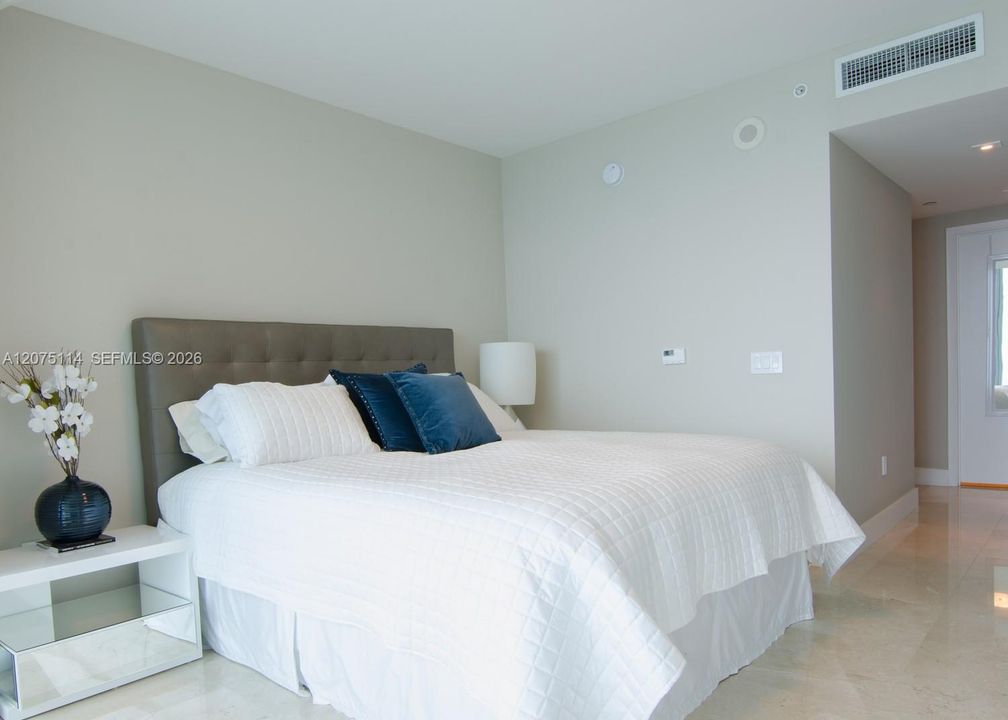 For Rent: $12,000 (3 beds, 3 baths, 1927 Square Feet)