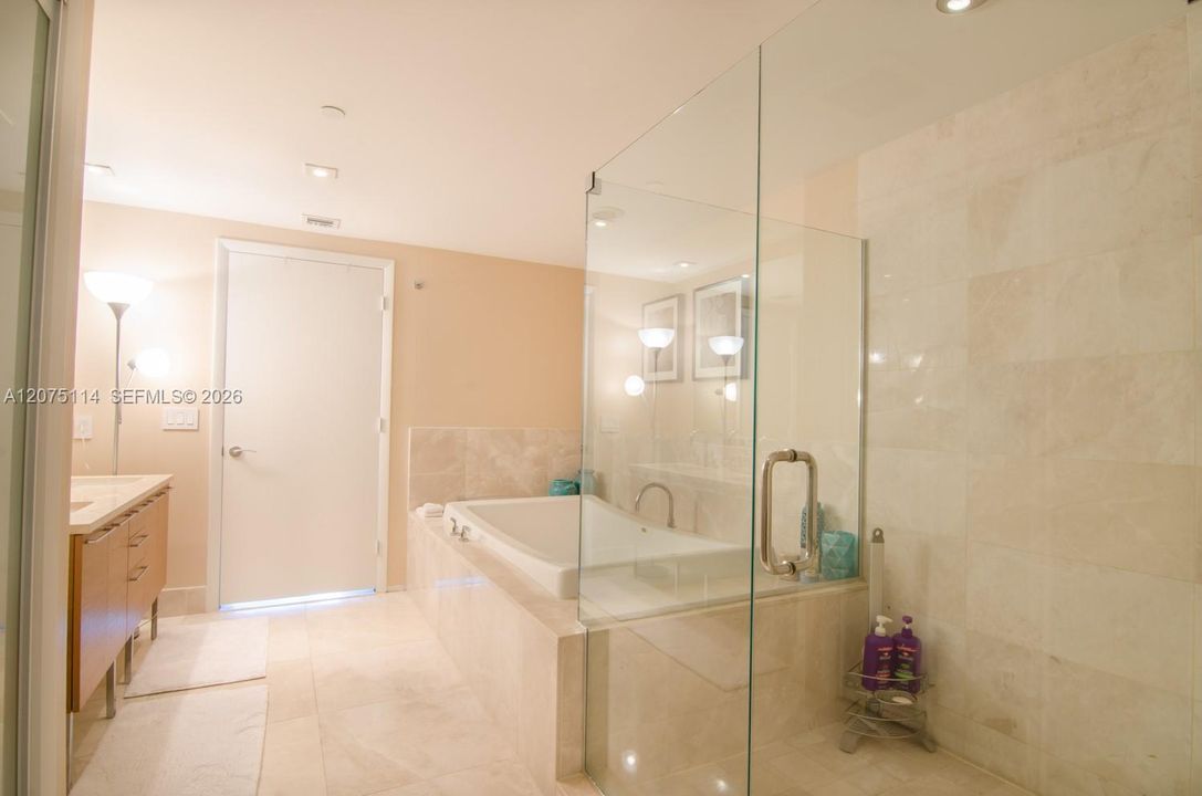 For Rent: $12,000 (3 beds, 3 baths, 1927 Square Feet)