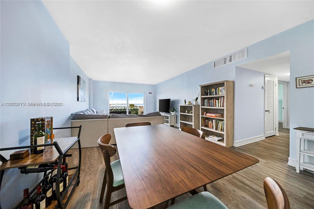 For Rent: $2,800 (2 beds, 2 baths, 1149 Square Feet)