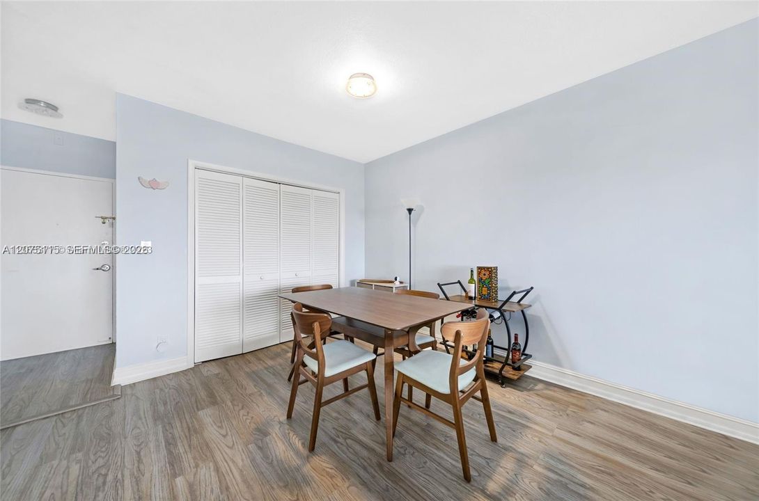 For Rent: $2,800 (2 beds, 2 baths, 1149 Square Feet)