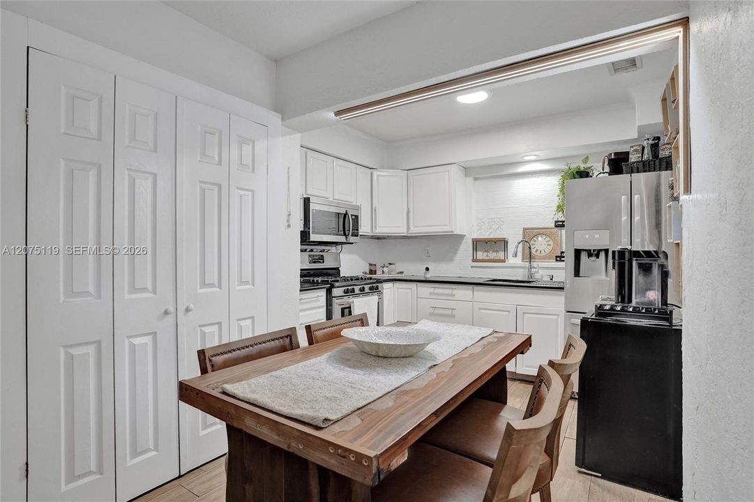 For Sale: $564,000 (4 beds, 2 baths, 1151 Square Feet)