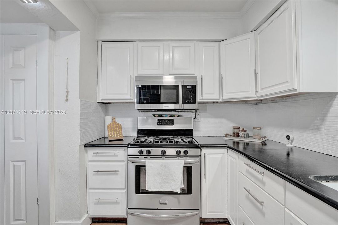 For Sale: $564,000 (4 beds, 2 baths, 1151 Square Feet)