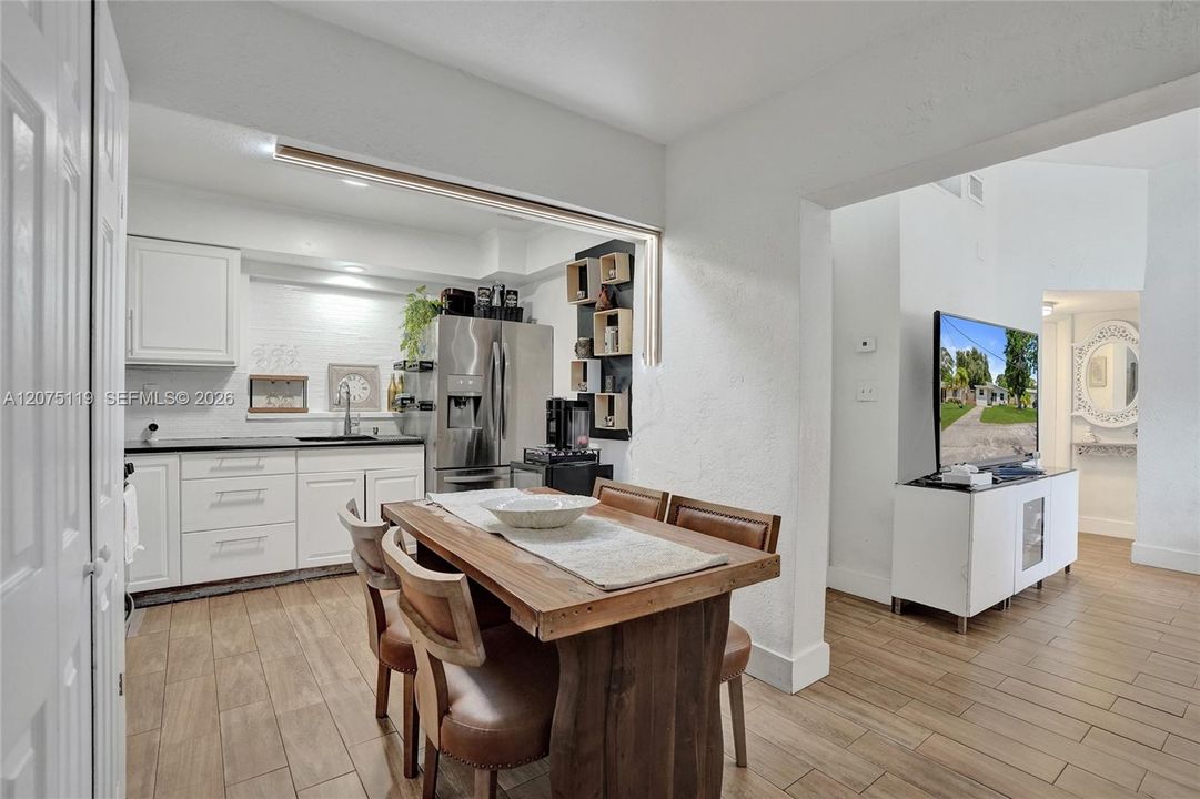 For Sale: $564,000 (4 beds, 2 baths, 1151 Square Feet)