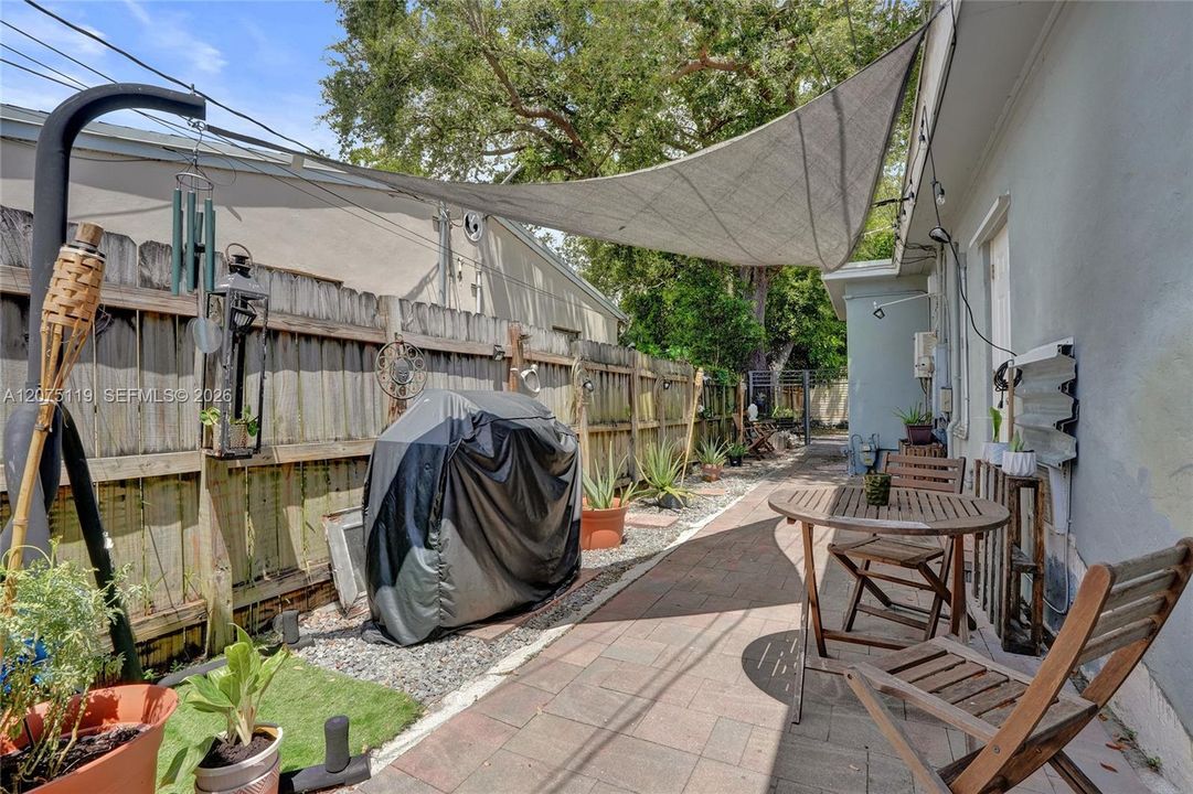 For Sale: $564,000 (4 beds, 2 baths, 1151 Square Feet)