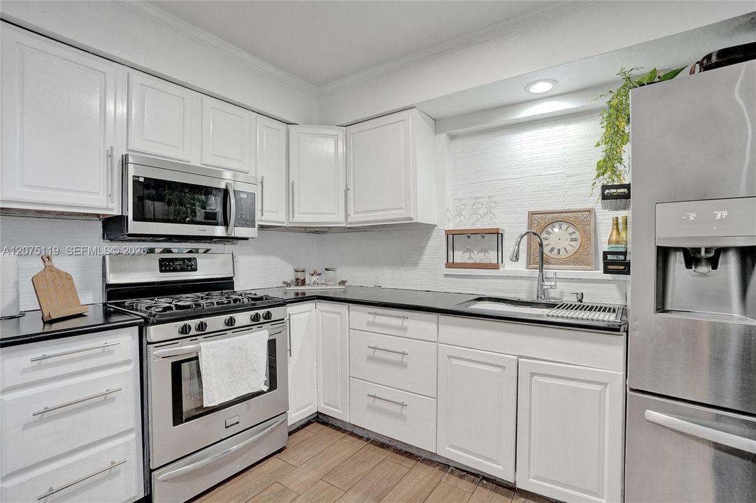 For Sale: $564,000 (4 beds, 2 baths, 1151 Square Feet)