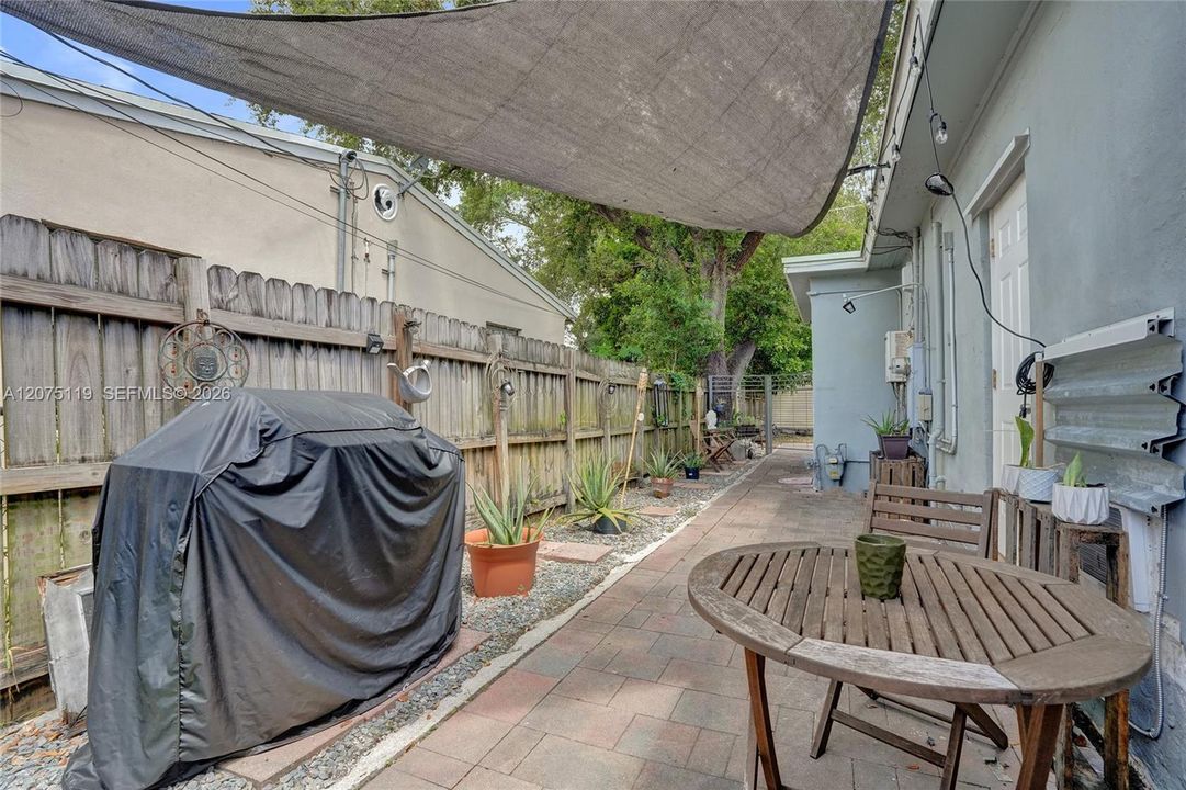 For Sale: $564,000 (4 beds, 2 baths, 1151 Square Feet)