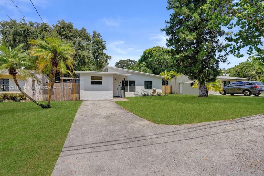 For Sale: $564,000 (4 beds, 2 baths, 1151 Square Feet)