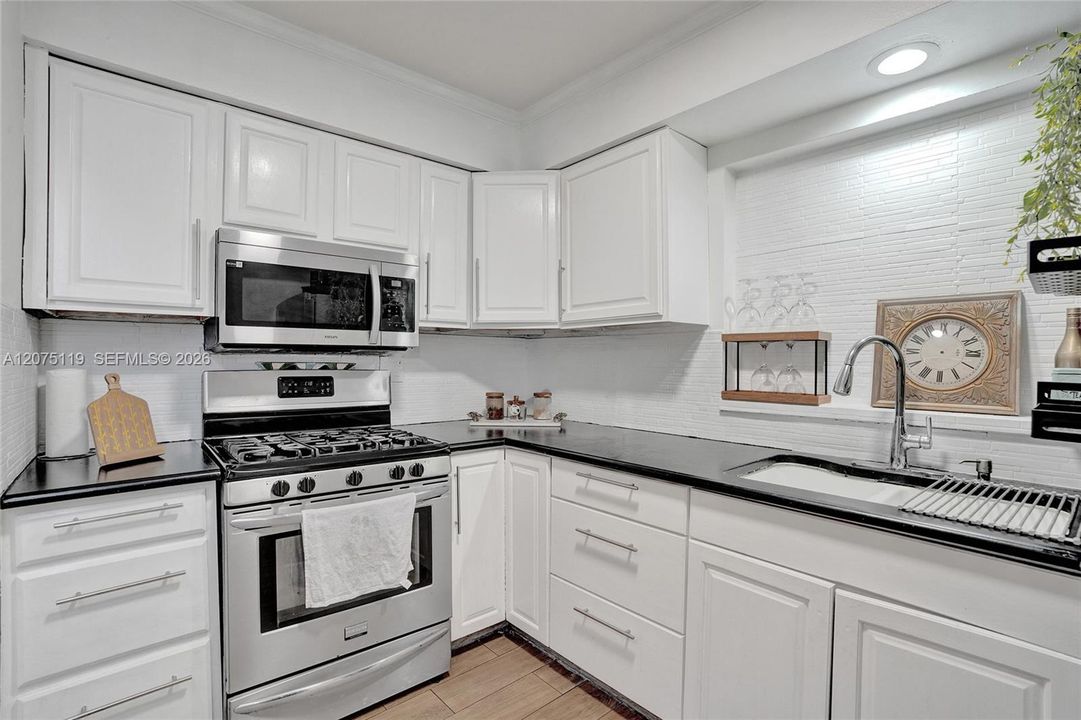 For Sale: $564,000 (4 beds, 2 baths, 1151 Square Feet)