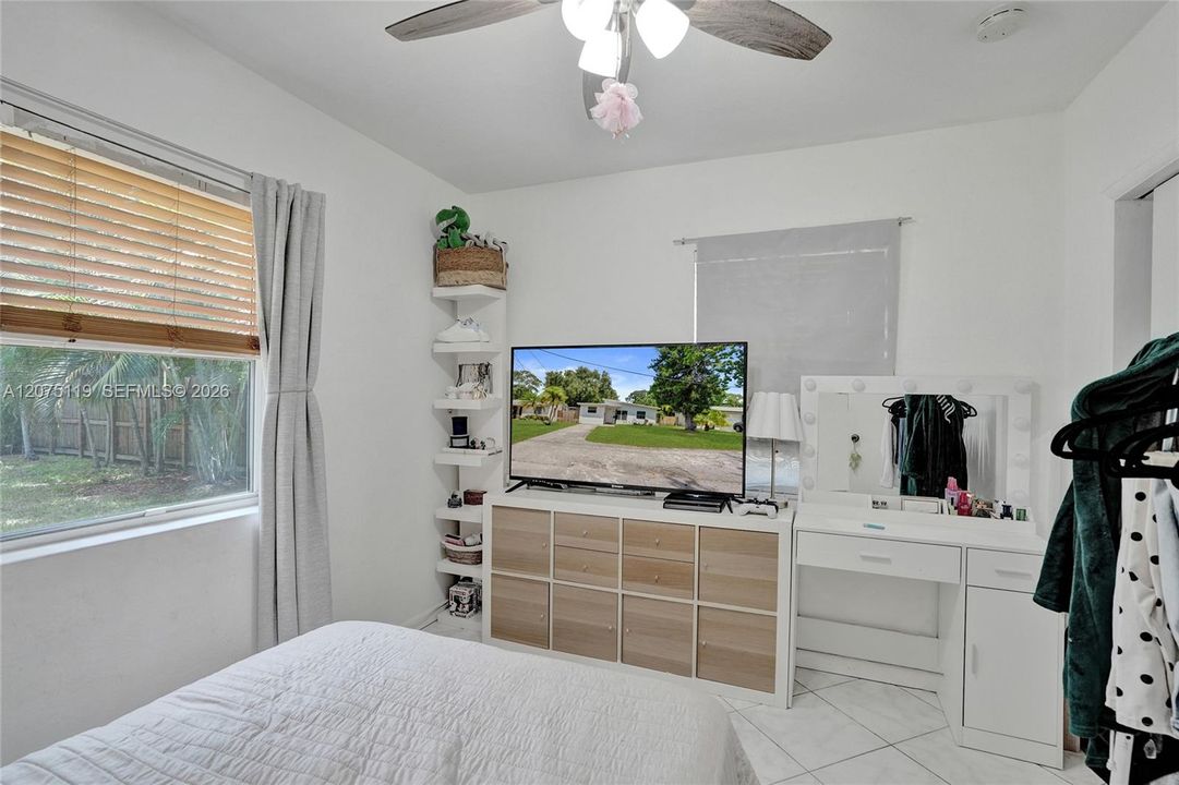 For Sale: $564,000 (4 beds, 2 baths, 1151 Square Feet)