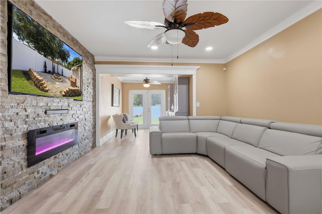 For Sale: $685,000 (4 beds, 2 baths, 2089 Square Feet)