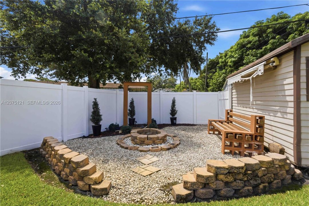 For Sale: $685,000 (4 beds, 2 baths, 2089 Square Feet)