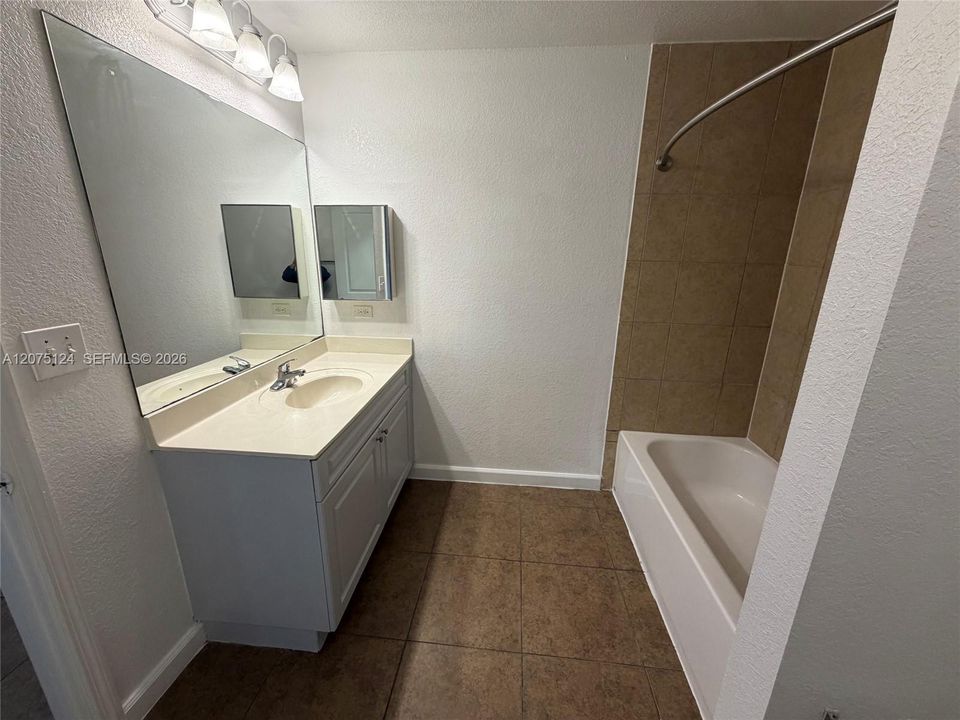 For Rent: $1,175 (2 beds, 2 baths, 1049 Square Feet)