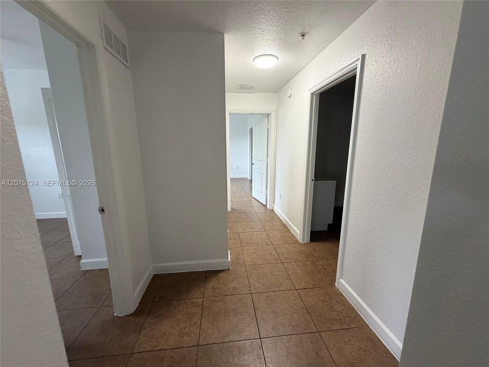 For Rent: $1,175 (2 beds, 2 baths, 1049 Square Feet)