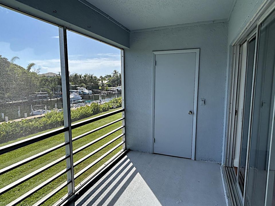 Screened Balcony1