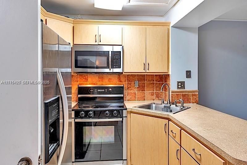 For Rent: $1,750 (1 beds, 1 baths, 528 Square Feet)